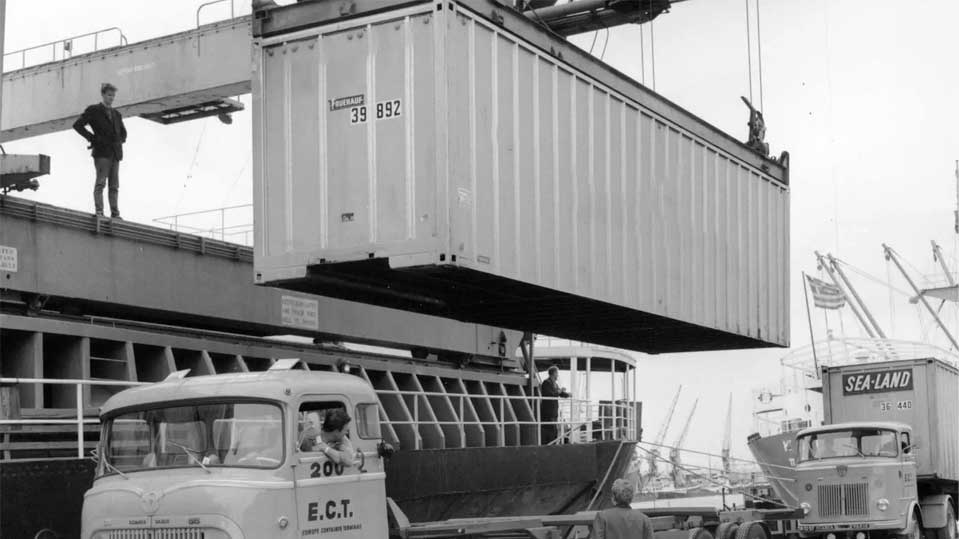 Lịch sử ra đời của Container