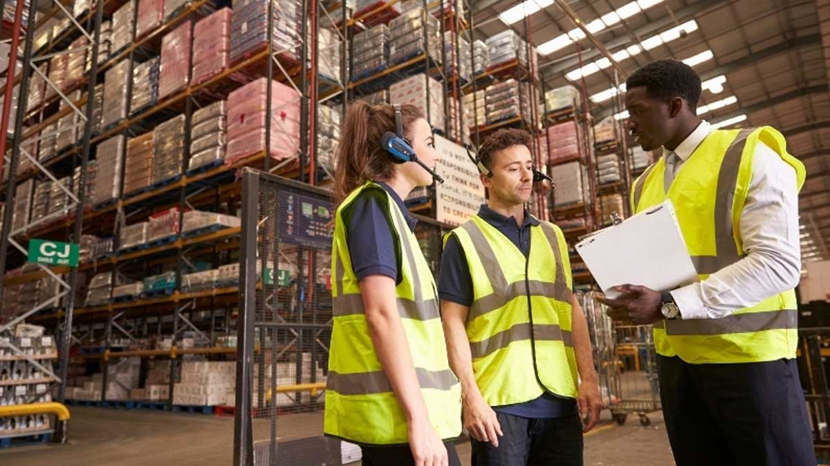 Nhân viên hiện trường là gì